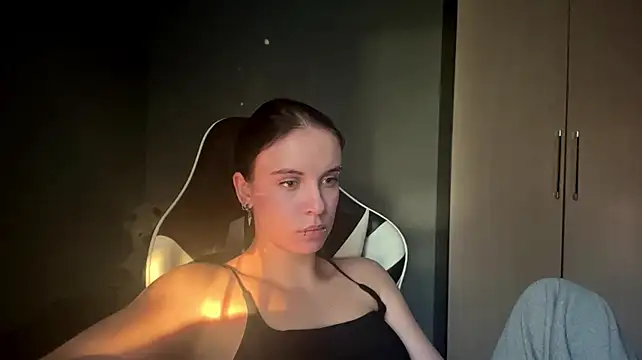 Hisaky live cam preview