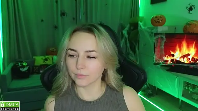 Mira_Mermayd live cam preview
