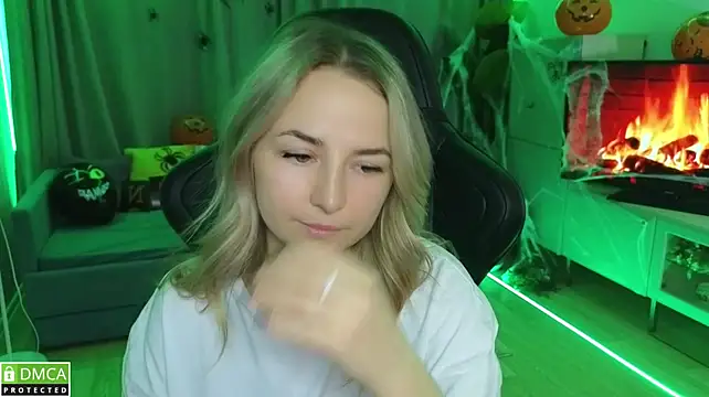 Mira_Mermayd live cam preview