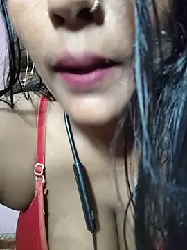 Jasmine_Januja live cam on StripChat
