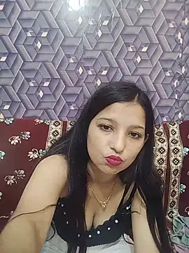 Queen_Rosyy live cam on StripChat