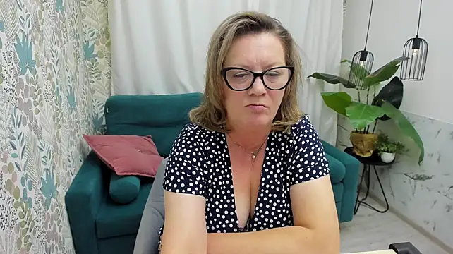 LeaPure live cam on StripChat