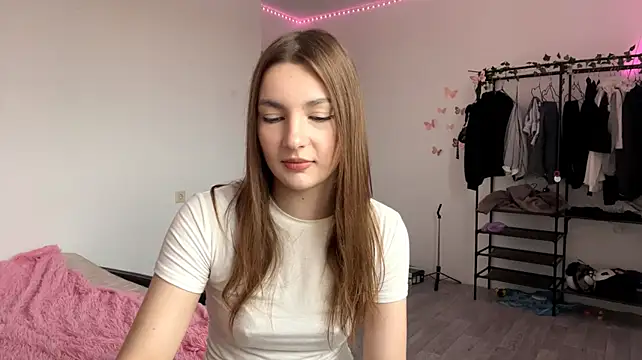julecawood (F teen) - Take off my top and squeeze my breasts