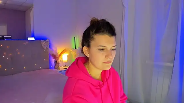 Laura_Leee