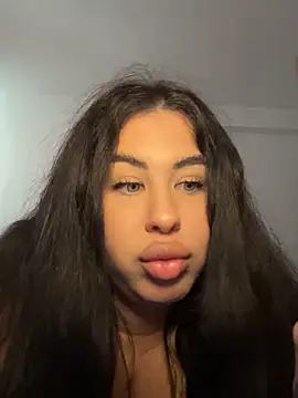 DaianaKimberly live cam on StripChat