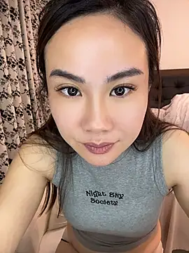 Yioyio-666 live cam on StripChat