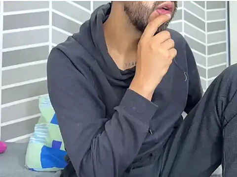 thomass1018 on Stripchat