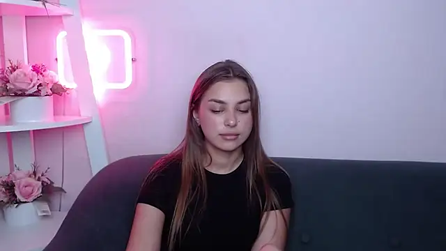 MilanaAngelAs live cam on StripChat