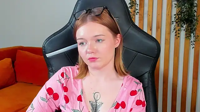 ElinaVale live cam on StripChat