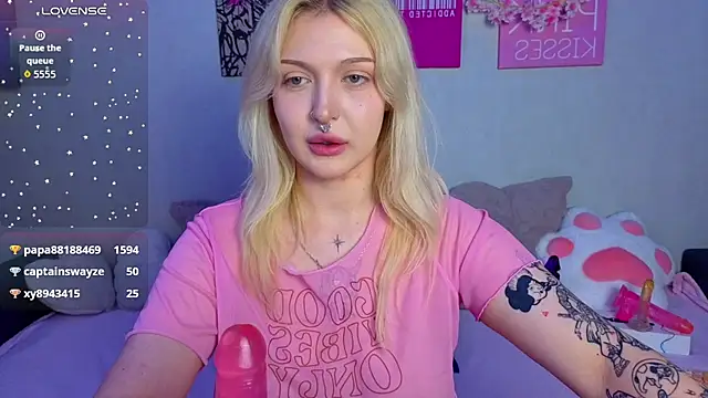 BlondieSummer live cam preview