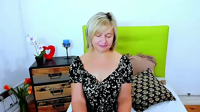 MarieneHot live cam preview