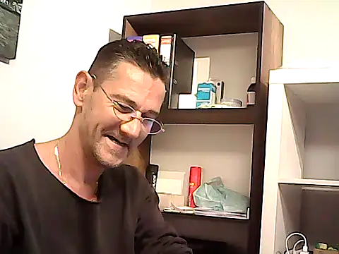 mastercharisma35 (Ask my age) - like ??? like for tips pls. ı am stan up