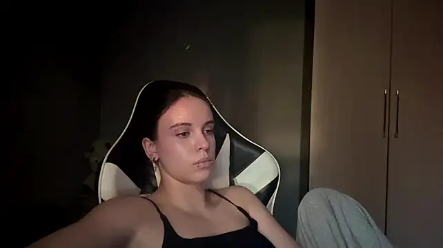 Hisaky live cam preview