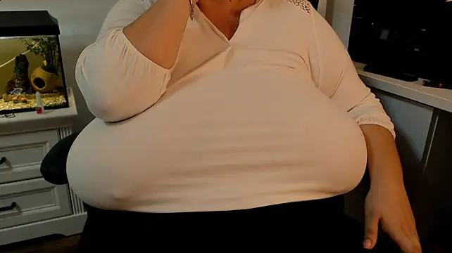 SilkQueenn webcam
