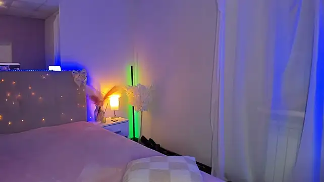 Laura_Leee