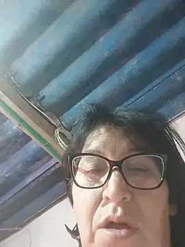 clarita_01 live cam preview
