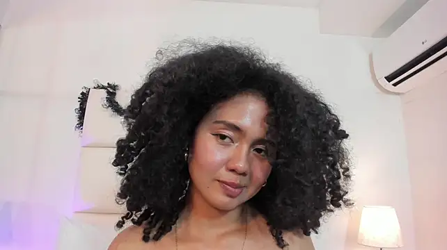 Kiraspell live cam on StripChat