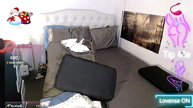 NinaDOM4CUM live cam preview