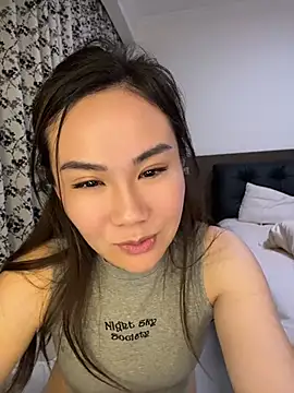 Yioyio-666 live cam on StripChat