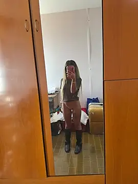 Thegirlofthemirror