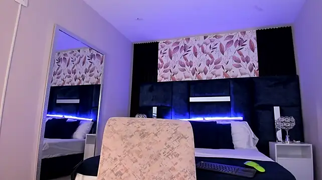 PerlaRogerss_ live cam on StripChat