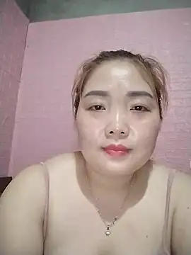 Tindraa1 live cam on StripChat