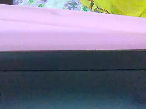 petitecreamy live cam on StripChat