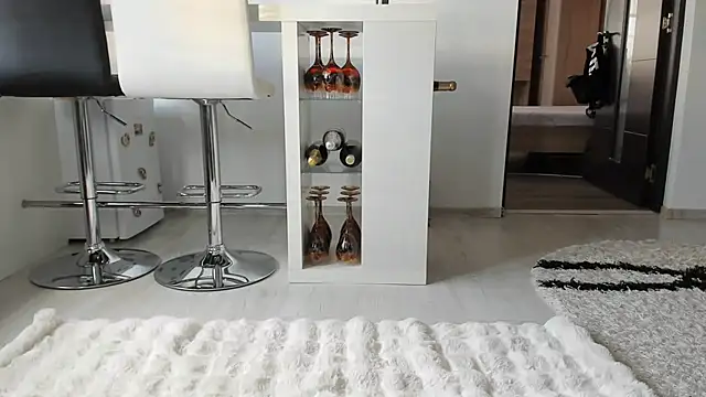sweetemy4u (F milf) - make this pussy happy whit a big squirt
