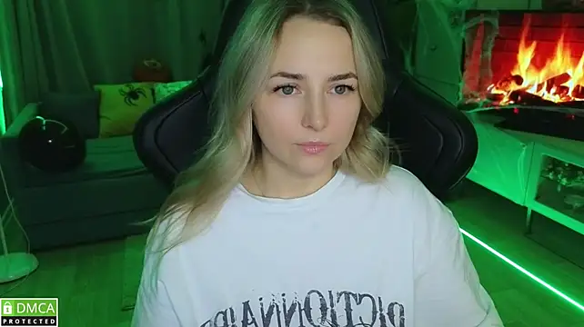 Mira_Mermayd live cam preview