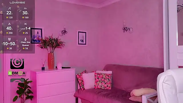 KellyKleine live cam on StripChat