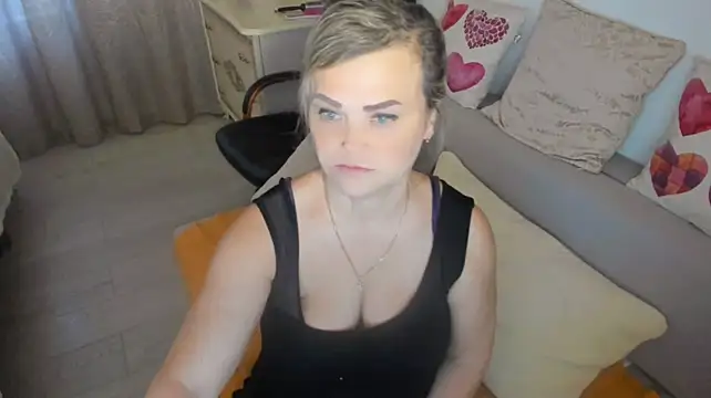 MildMature live cam preview
