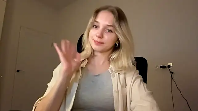 EveryoneEve live cam on StripChat