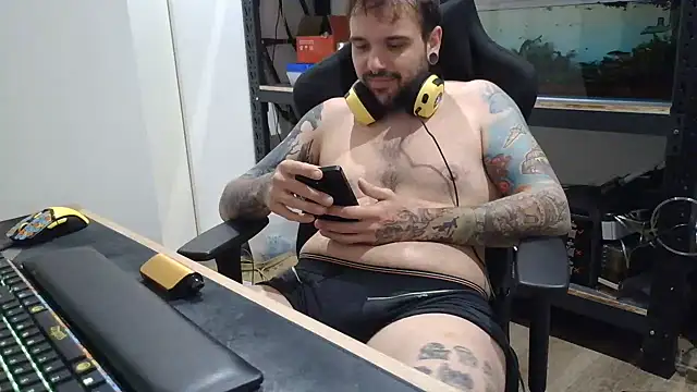 Smiley_bear_ live cam on StripChat