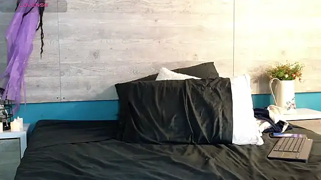SoffieMature captura de la sala en vivo en Stripchat