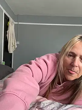 Blondnboujee53