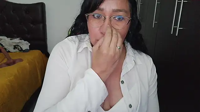 Grace_mature_milf