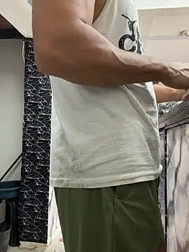 Paul22cm- live cam on StripChat