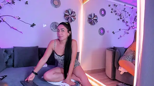 Mia_Davis__