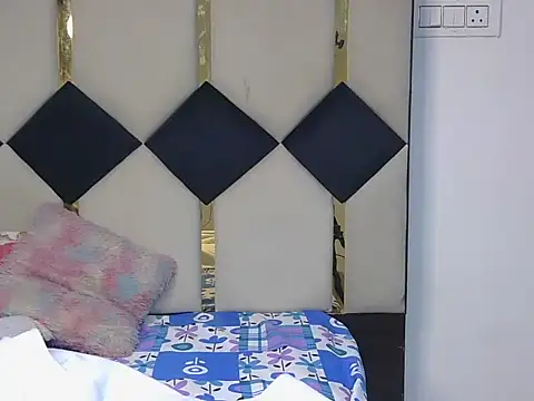 hii-tanisa (F teen) - Pussy oil massage