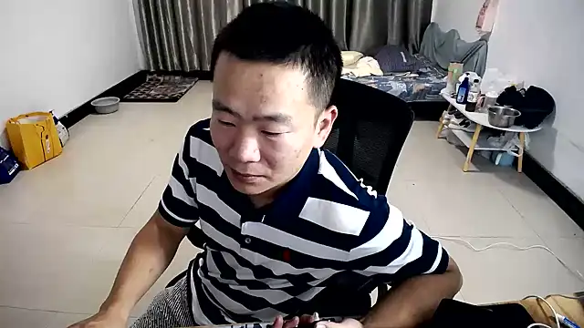 guan0777 (Ask my age) - 欢迎宝贝们来到冠冠直播间 希望宝贝们玩的​开心