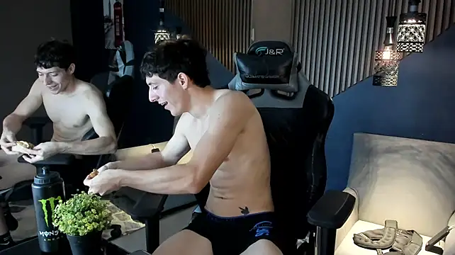TheGhostforeeonss live cam on StripChat