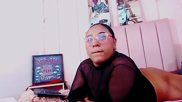 caliyah_curves live cam preview