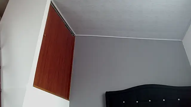 Emilia_1995 live cam preview