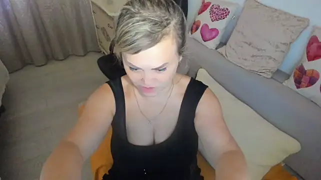 MildMature live cam on StripChat