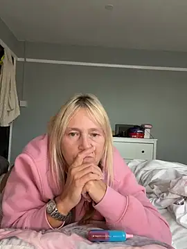Blondnboujee53
