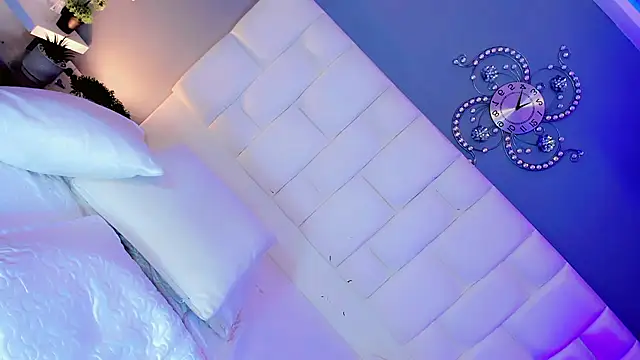 Kisses_Sophia