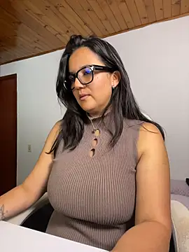 sweetlily18 (F milf) - Kiss me with your tongue.