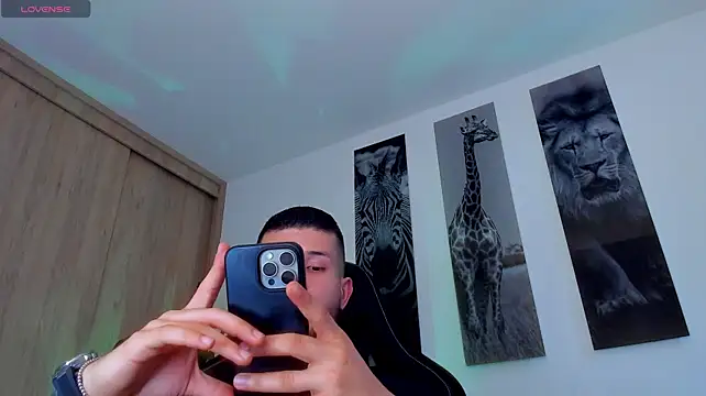Santos_ramirez1 on Stripchat