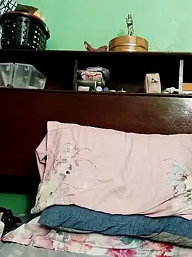 QueenSoreal webcam