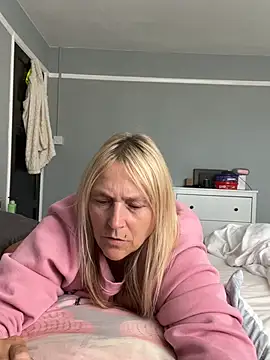 Blondnboujee53 live cam preview